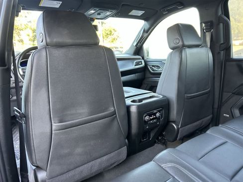 Used 2024 Chevrolet Suburban LT image 12