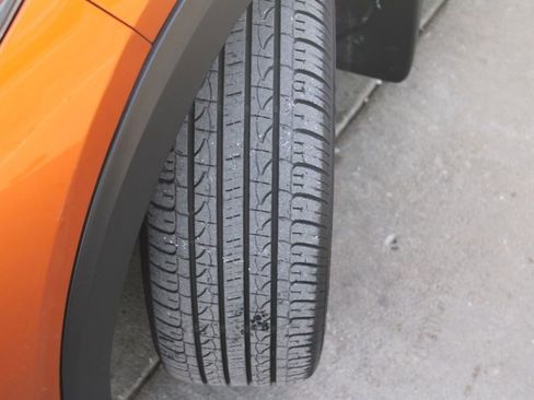 Used 2019 Nissan Kicks SR w/ SR Premium Package image 12