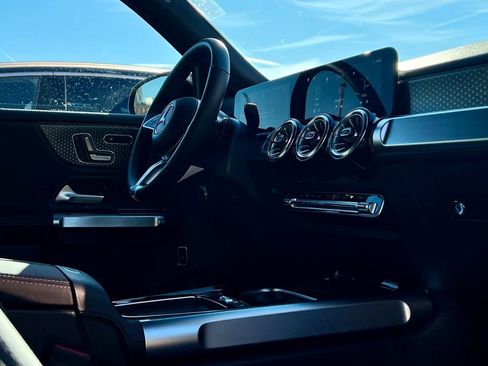 Certified 2025 Mercedes-Benz GLB 250 4MATIC image 16