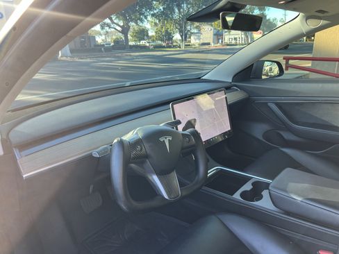 Used 2021 Tesla Model 3 Standard Range Plus image 12