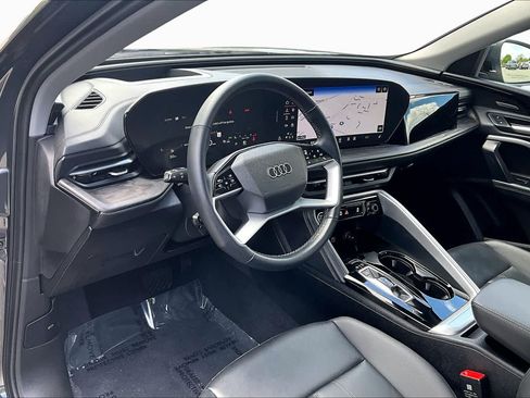 Used 2025 Audi Q5 Premium Plus w/ Premium Plus AWD/4WD image 18