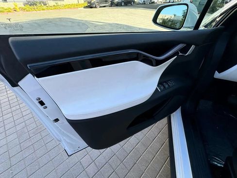 Used 2019 Tesla Model X 75D AWD/4WD image 15