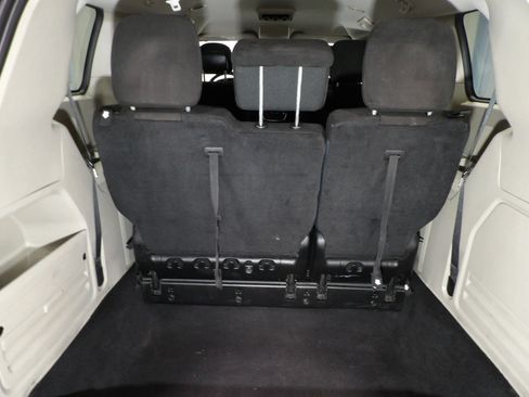 Used 2013 Dodge Grand Caravan SXT FWD image 13