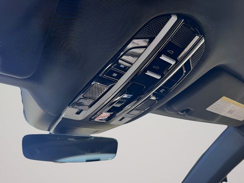 Used 2021 Porsche Panamera RWD image 33