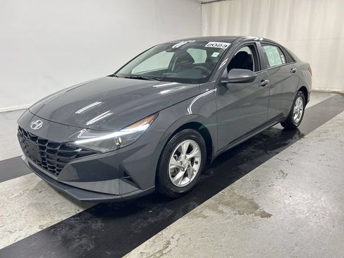 Used 2023 Hyundai Elantra SE FWD image 3
