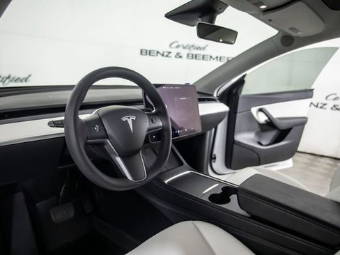 Used 2021 Tesla Model Y Long Range image 23