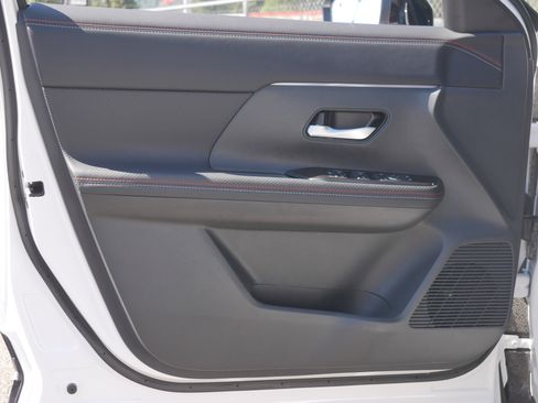 New 2025 Nissan Kicks SR w/ SR Premium Package image 31