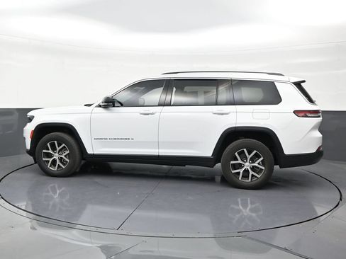 Used 2023 Jeep Grand Cherokee L Limited AWD/4WD image 2