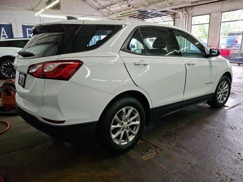 Certified 2019 Chevrolet Equinox LS FWD image 5
