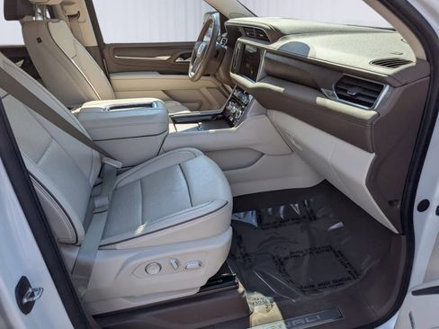 Certified 2024 GMC Yukon XL Denali w/ Advanced Technology Package AWD/4WD image 9