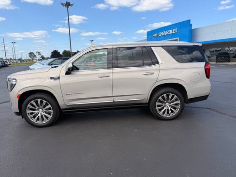Used 2021 GMC Yukon Denali w/ Denali Premium Package AWD/4WD image 2