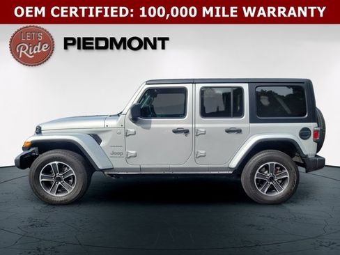 Used 2023 Jeep Wrangler Unlimited Sahara w/ Cold Weather Group AWD/4WD image 8