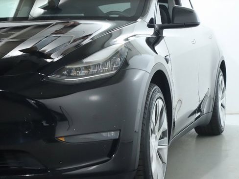 Used 2021 Tesla Model Y Long Range image 14