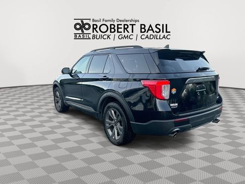 Used 2021 Ford Explorer XLT w/ Equipment Group 202A AWD/4WD image 5