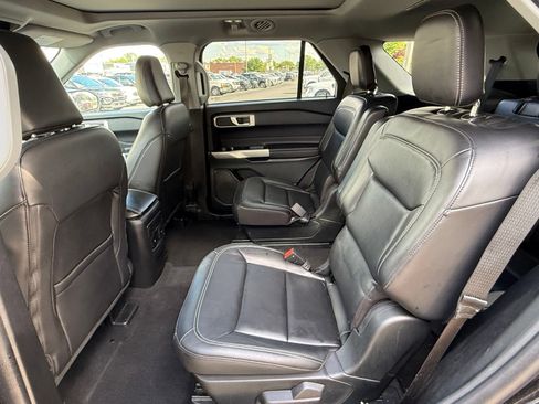 Used 2023 Ford Explorer XLT w/ Equipment Group 202A AWD/4WD image 14