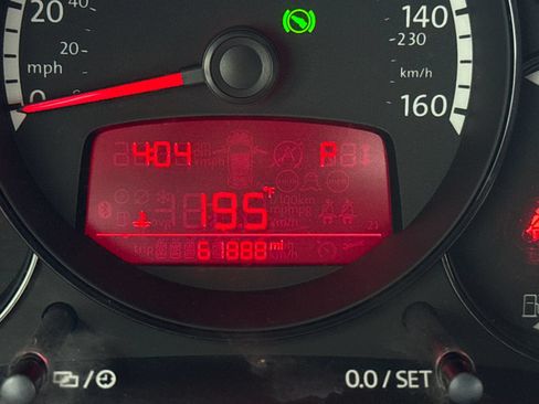 Used 2015 Volkswagen Beetle 1.8T Classic FWD image 23