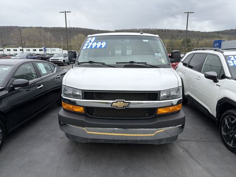 Used 2024 Chevrolet Express 2500 w/ Driver Convenience Package RWD image 2