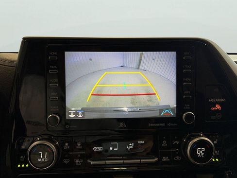 Used 2021 Toyota Highlander Limited AWD/4WD image 19