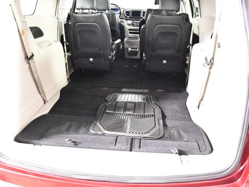 Used 2019 Chrysler Pacifica Touring-L FWD image 46