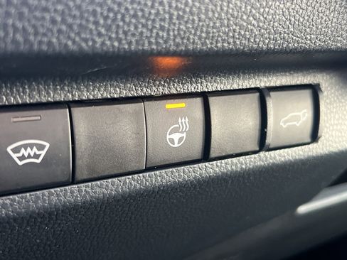 Used 2023 Toyota RAV4 XLE Premium image 32