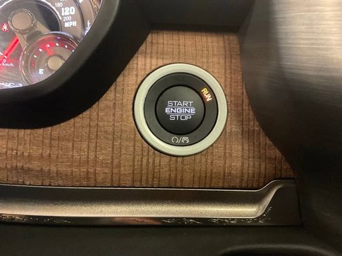 Used 2019 RAM 1500 Limited AWD/4WD image 15