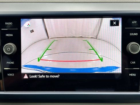 Used 2023 Volkswagen Taos SE w/ Panoramic Sunroof Package FWD image 14