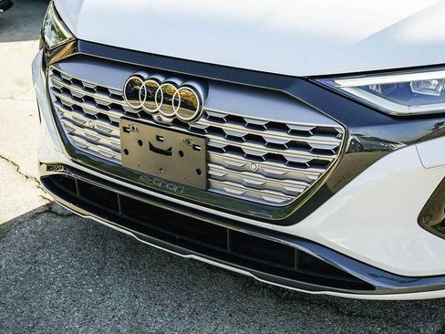 Used 2024 Audi Q8 e-tron Premium Plus w/ Premium Plus Package AWD/4WD image 8