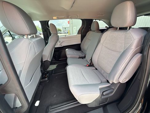Certified 2026 Toyota Sienna LE FWD image 24