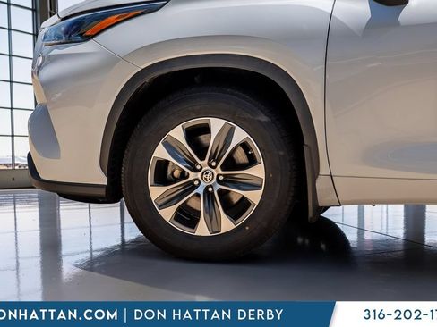 Used 2023 Toyota Highlander XLE FWD image 43