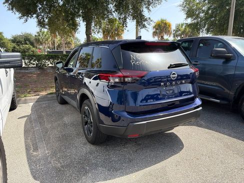 Used 2025 Nissan Rogue SV FWD image 2