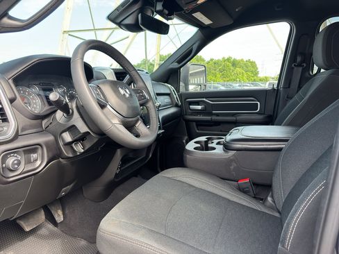 Used 2025 RAM 2500 Big Horn AWD/4WD image 4