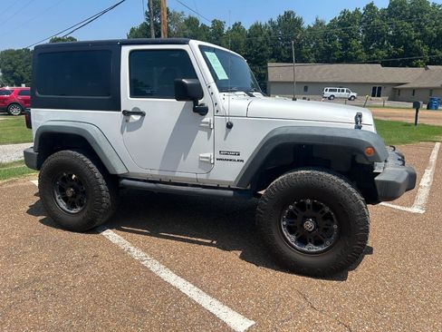 Used 2013 Jeep Wrangler Sport AWD/4WD image 2