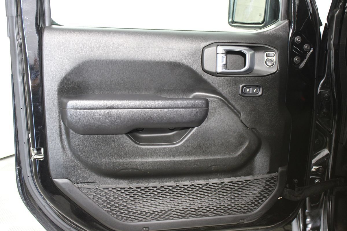 Used 2023 Jeep Wrangler Unlimited w/ Cold Weather Group AWD/4WD image 8