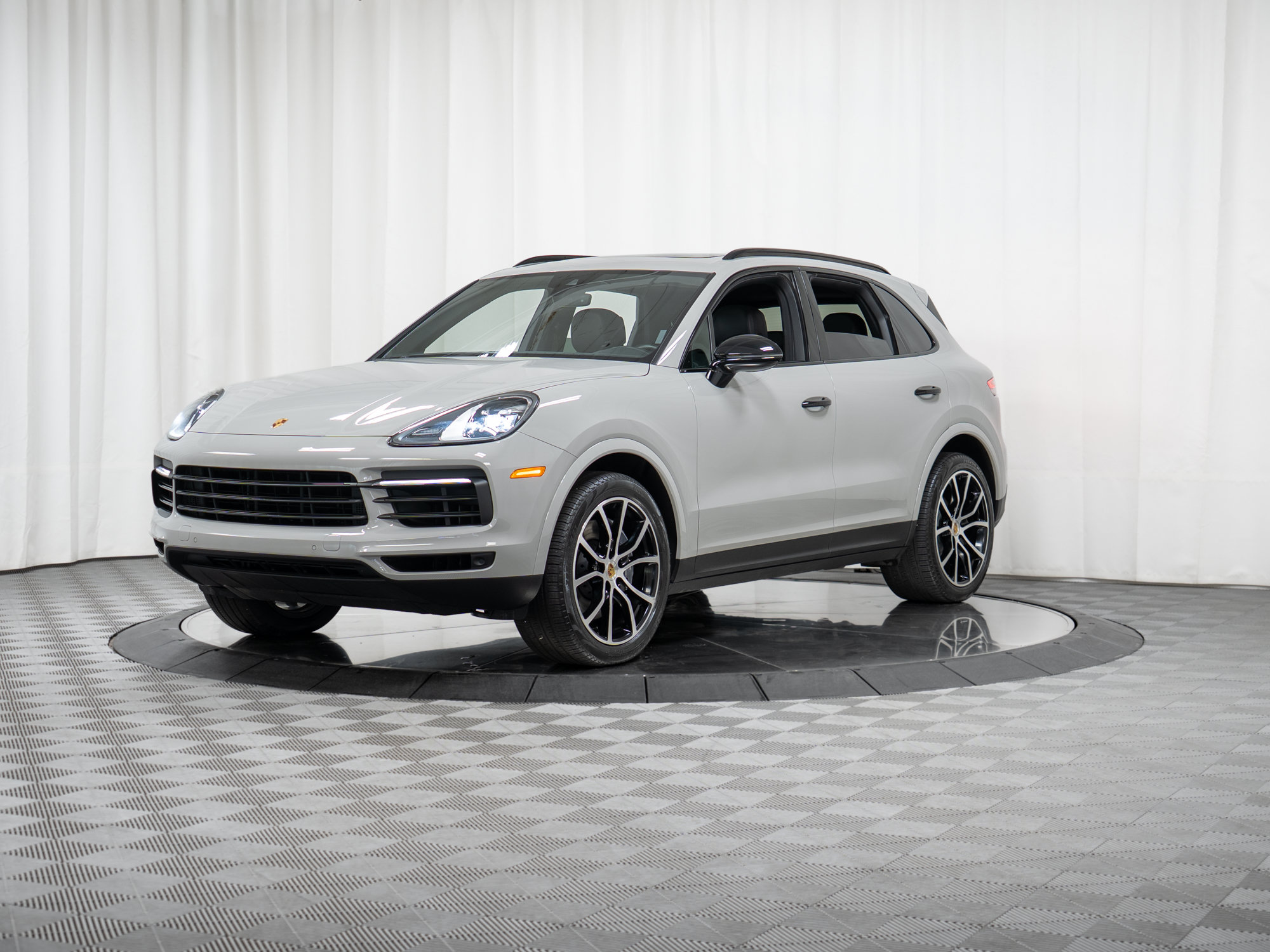 Used 2021 Porsche Cayenne AWD/4WD image 30