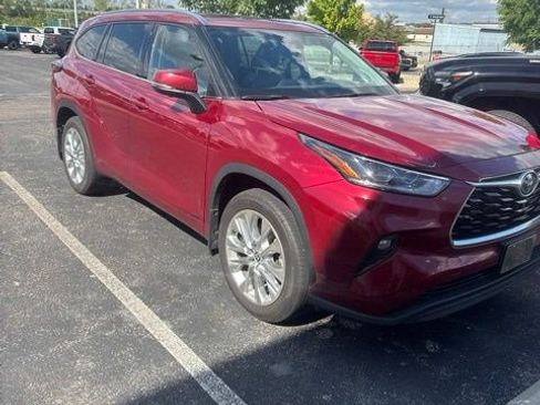 Used 2023 Toyota Highlander Limited AWD/4WD image 1