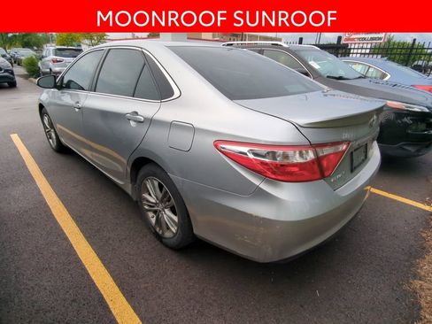 Used 2015 Toyota Camry SE w/ Moonroof Package FWD image 4