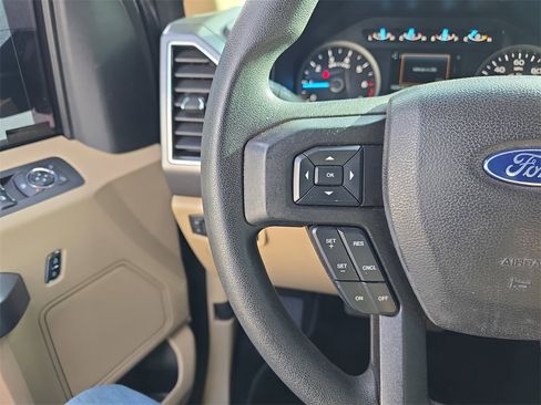 Used 2019 Ford F150 XLT w/ Trailer Tow Package image 17