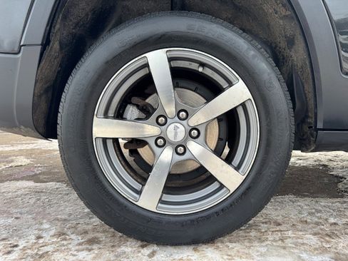 Used 2014 Jeep Cherokee Sport image 13