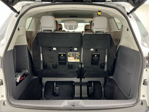 Used 2023 Toyota Sienna XLE AWD/4WD image 25