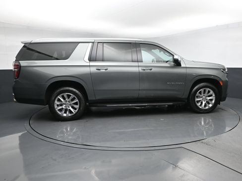 Used 2023 Chevrolet Suburban Premier RWD image 4