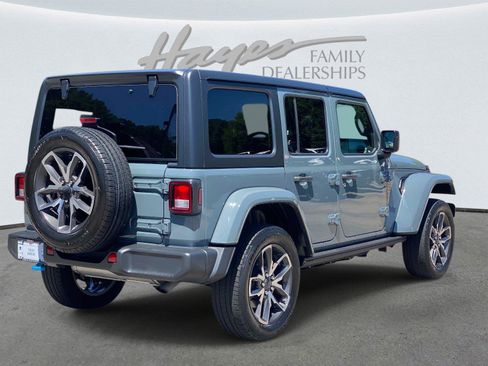Used 2024 Jeep Wrangler Unlimited w/ Convenience Group AWD/4WD image 3
