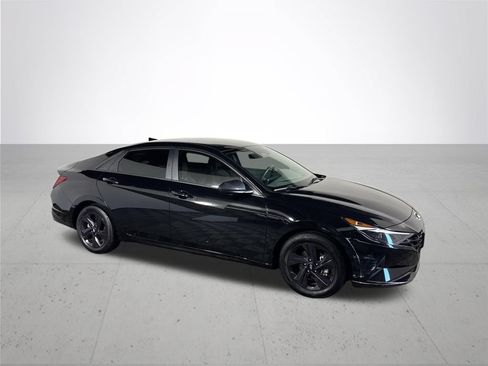 Used 2022 Hyundai Elantra SEL w/ Convenience Package FWD image 4