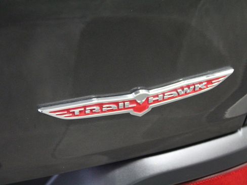 Used 2016 Jeep Cherokee Trailhawk w/ Comfort/Convenience Group image 32