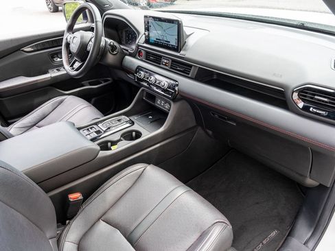 Used 2025 Honda Pilot Black Edition image 31