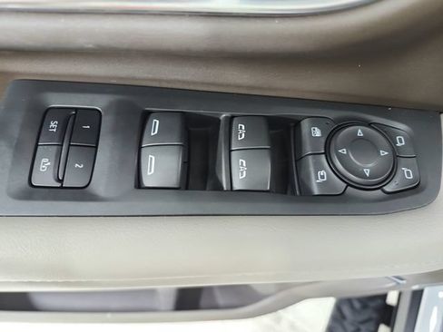Used 2022 Chevrolet Tahoe Z71 w/ Luxury Package AWD/4WD image 37