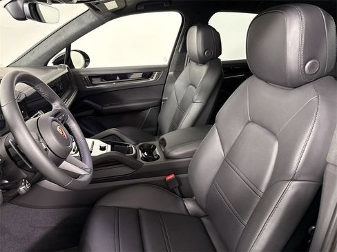 New 2026 Porsche Cayenne GTS image 5