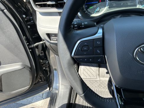 Used 2021 Toyota Highlander XLE FWD image 19