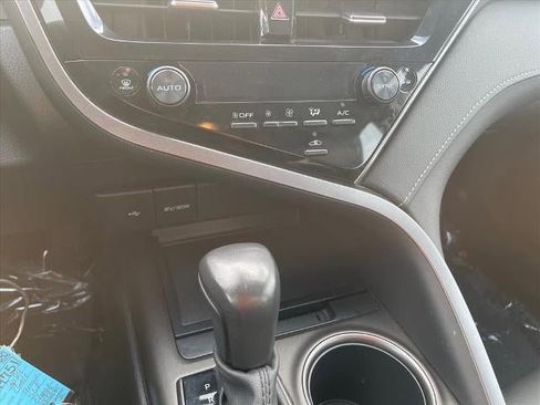 Used 2024 Toyota Camry SE image 12