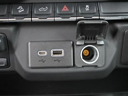 Used 2021 Chevrolet Silverado 1500 Custom Trail Boss w/ LPO, Dark Essentials Package AWD/4WD image 8