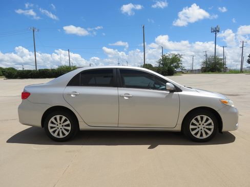 Used 2013 Toyota Corolla LE FWD image 4